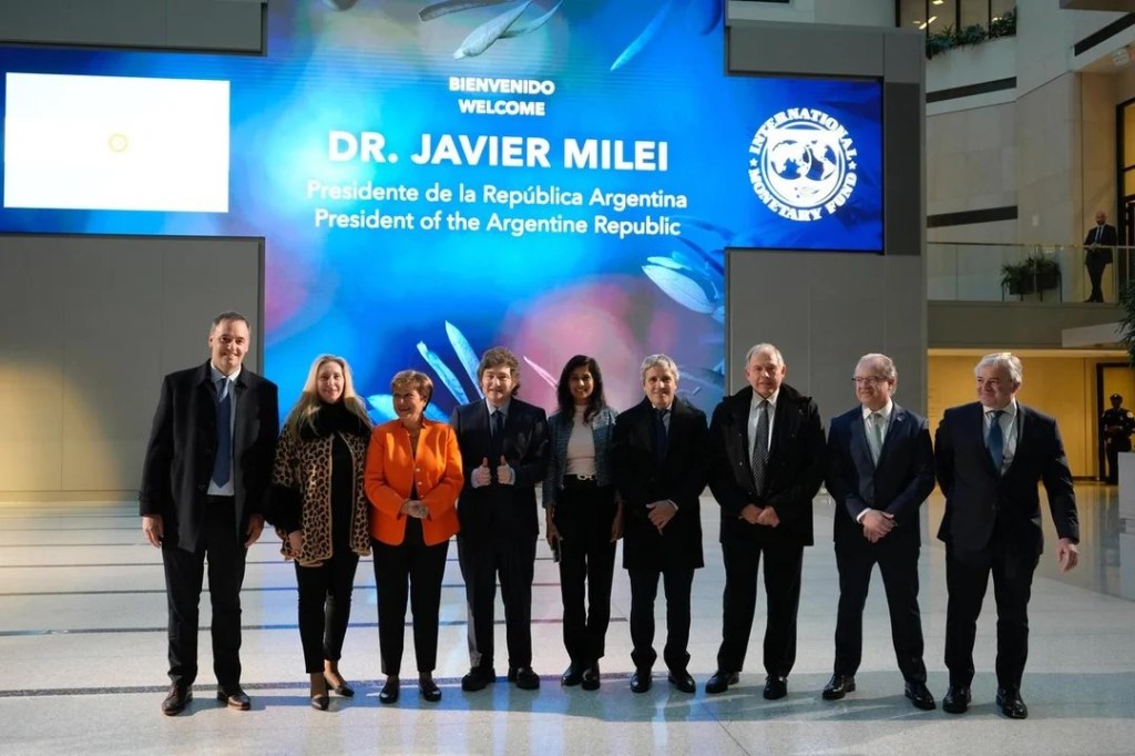 Respaldo del FMI al programa económico de Milei pese al revés&nbsp;electoral