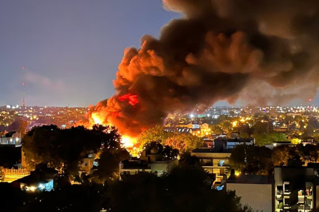 Investigan las causas de la explosión en una fábrica de San Fernando tras un incendio de gran magnitud