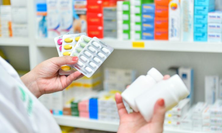 Alertan por posible falta de medicamentos en farmacias