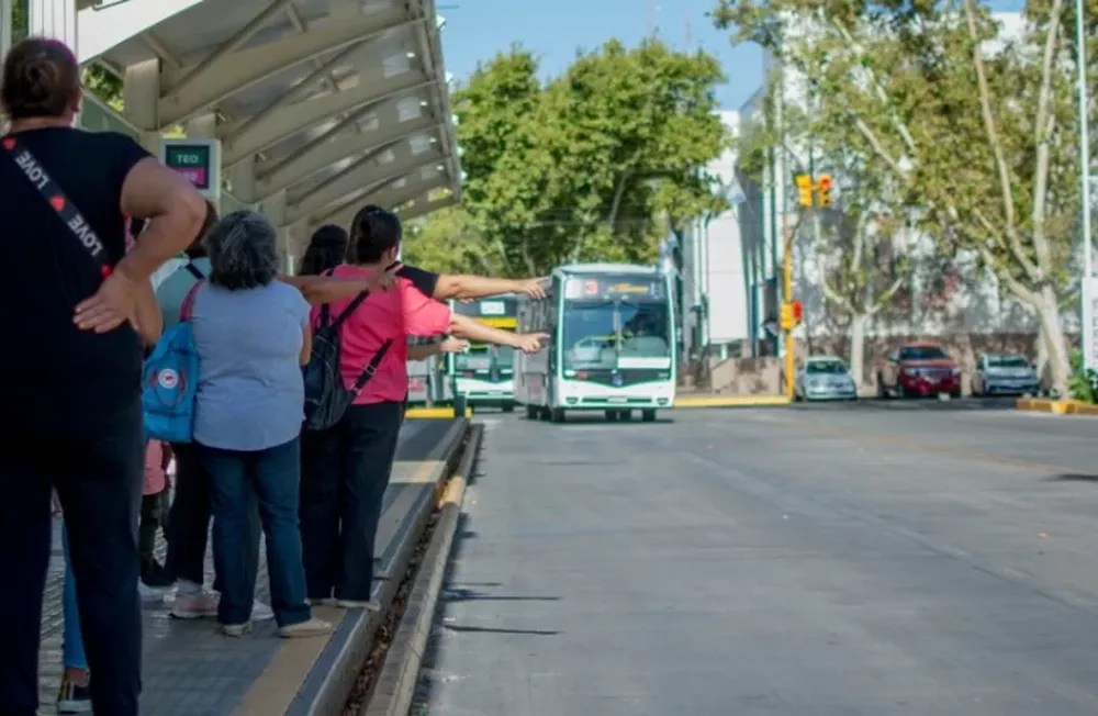 Fuerte caída en el uso del colectivo: un 21% menos de pasajeros en el&nbsp;AMBA