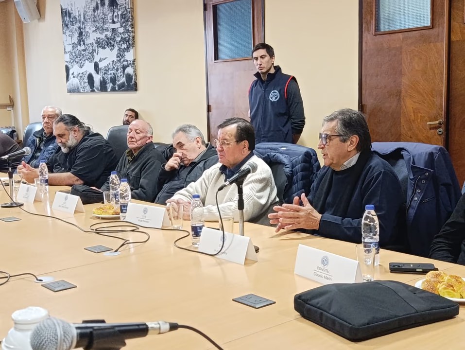 Centrales obreras preparan medidas y no descartan un paro general