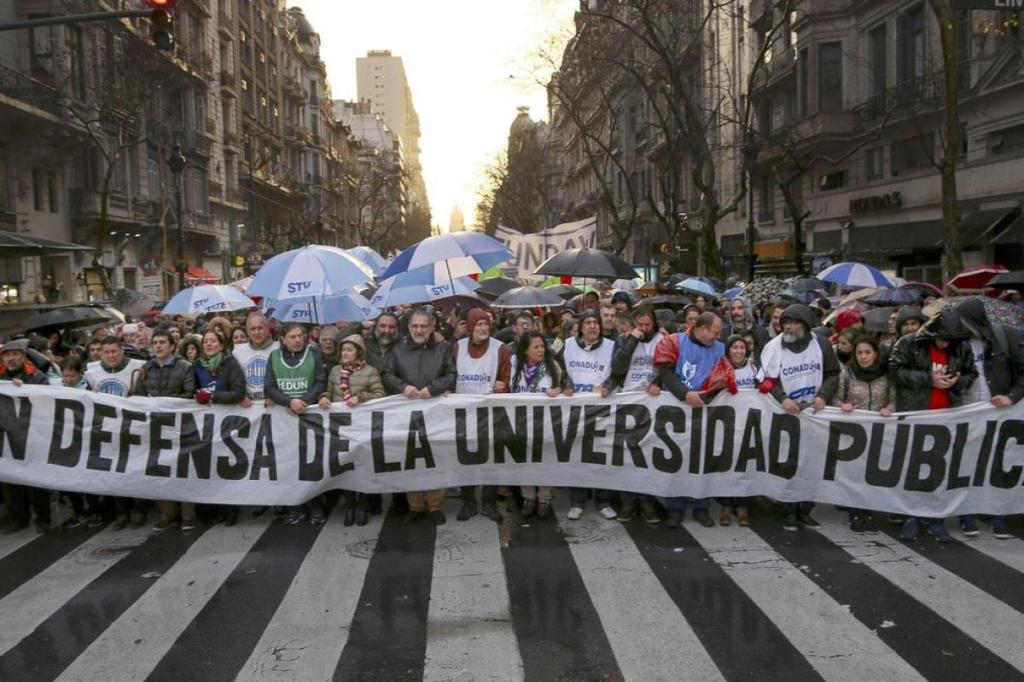 Universidades nacionales llevan su reclamo por financiamiento al centro de la Ciudad